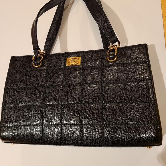 CHANEL Shoulder Bag - Picture 9 of 11